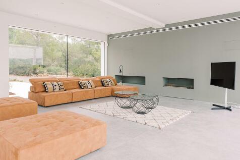 Modernistic 7 bedroom countryside property for sale