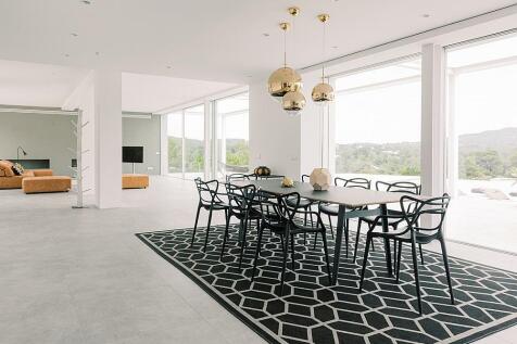 Modernistic 7 bedroom countryside property for sale