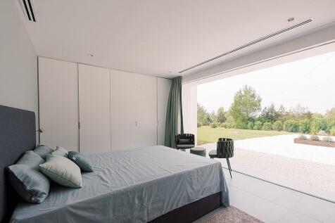 Modernistic 7 bedroom countryside property for sale