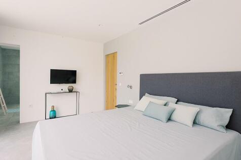 Modernistic 7 bedroom countryside property for sale
