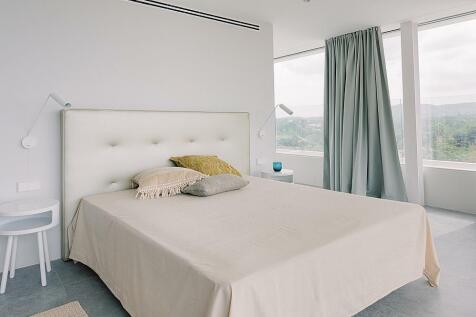Modernistic 7 bedroom countryside property for sale