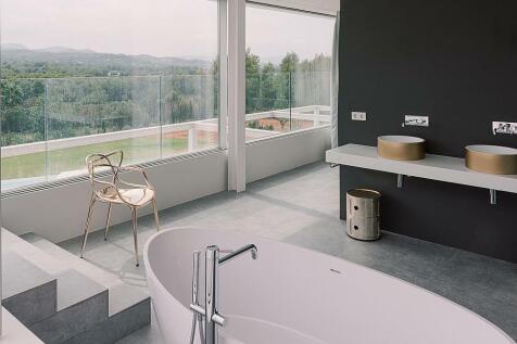 Modernistic 7 bedroom countryside property for sale