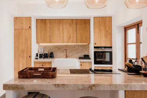 Spacious family home with privacy for sale