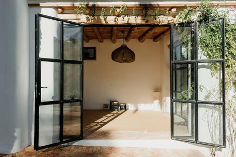 Spacious family home with privacy for sale