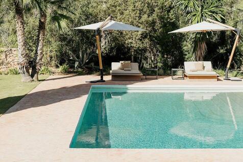 Spacious family home with privacy for sale