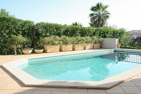 Luxurious 4 bedroom villa for sale Vila Sol