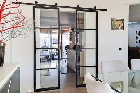 Sophisticated 4 bedroom villa for sale in Loule
