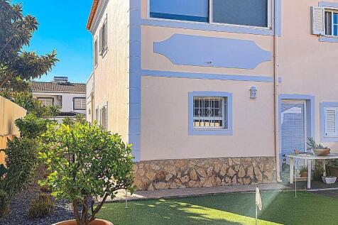 Sophisticated 4 bedroom villa for sale in Loule