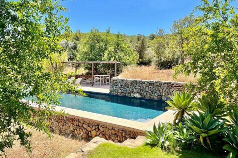 Exquisite 200-Year-Old Finca