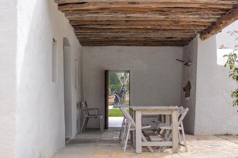 Exquisite 200-Year-Old Finca