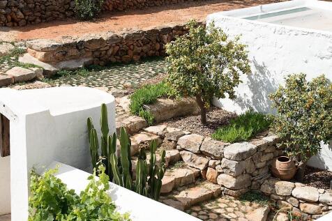 Exquisite 200-Year-Old Finca