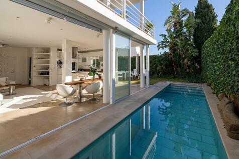 Elegant Ground-Floor Residence in Santa Gertrudis