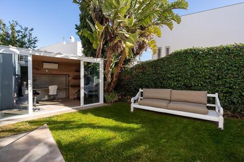 Elegant Ground-Floor Residence in Santa Gertrudis