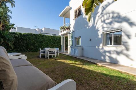Elegant Ground-Floor Residence in Santa Gertrudis