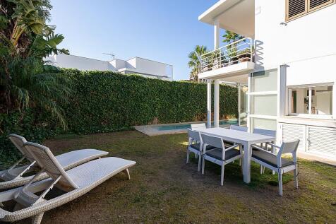 Elegant Ground-Floor Residence in Santa Gertrudis