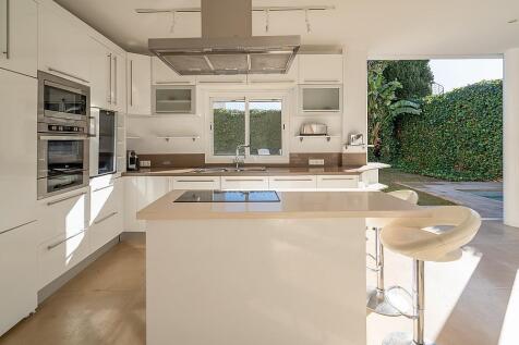 Elegant Ground-Floor Residence in Santa Gertrudis
