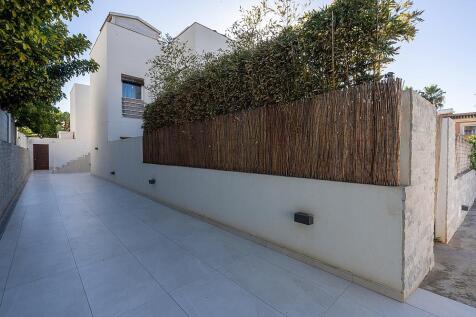 Elegant Ground-Floor Residence in Santa Gertrudis