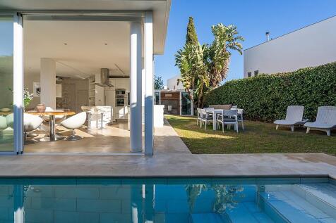 Elegant Ground-Floor Residence in Santa Gertrudis