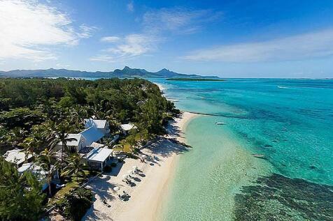 Pointe d¿Esny Le Village
