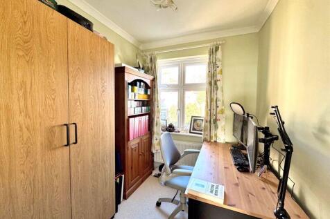 Bedroom 3/Study