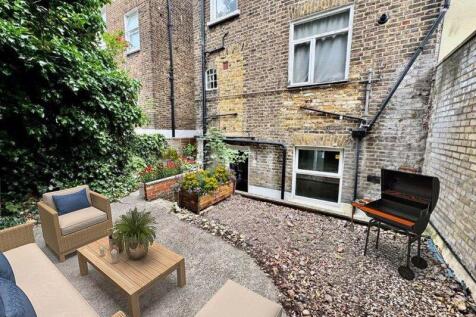 Private Rear Garden (furnishings and ...