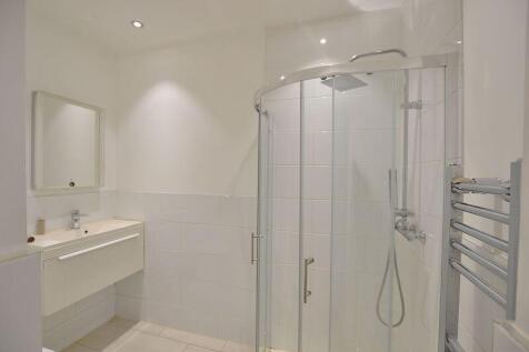 Shower Room (Photos 2022)