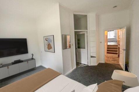 Bedroom  (Virtually Staged)