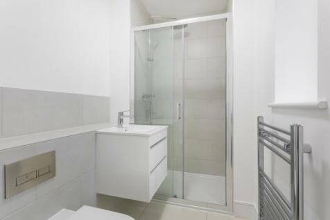 3 bed shower.jpeg