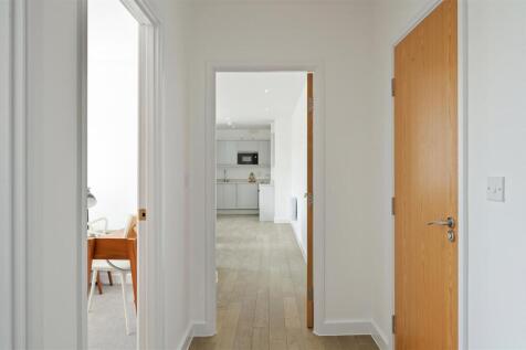 Bellingham Road 1-3, Apt 2.04 Ph7.jpg