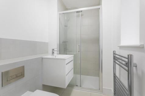 3 bed shower.jpeg