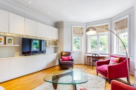 3 Bedroom property to let in Lauderdale Mansion