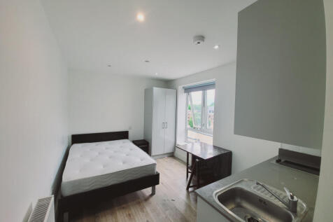 Third Floor studio Flat for Rent