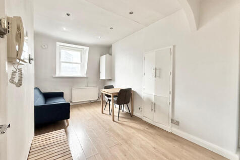 Third Floor 1 bedroom share of freehold flat in M