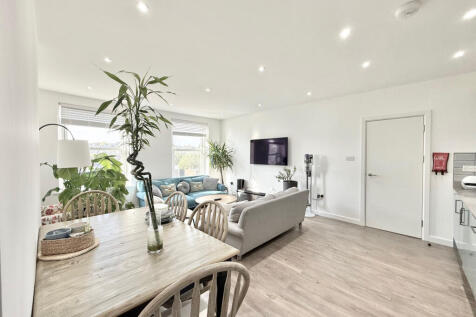 2 Bedroom Flat for Rent