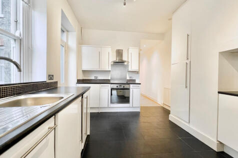 2 bed 2 bath ground floor flat