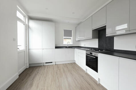 3 bed maisonette to rent Doverfield Road, London
