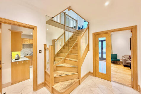 2 Bedroom Flat for Sale