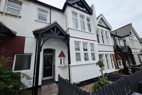 3 bed maisonette to rent Doverfield Road, London 