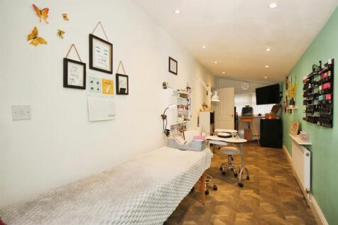 Family Room/ Salon