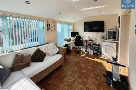 Rear Living/ Conservatory