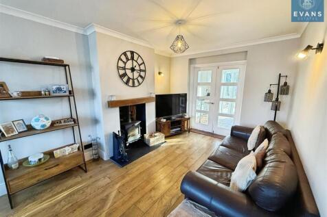 Through Lounge Diner