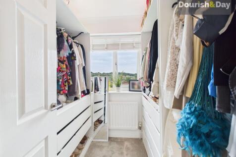 Bedroom 4/Walk In Wardrobe