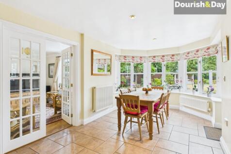 Kitchen Dining Area
