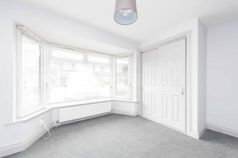 Flat B Snowdon Mede low-2