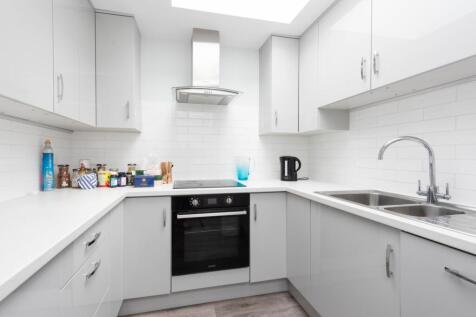 Flat 1 111 London Road High-2