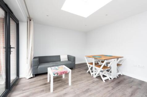 Flat 1 111 London Road High-6