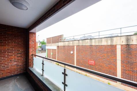 Flat 1 111 London Road High-8