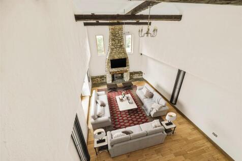 Lounge (Virtually Staged)