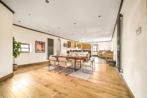 Kitchen/Breakfast Room (Virtually Staged)