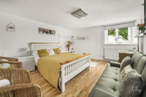 Bedroom Seven